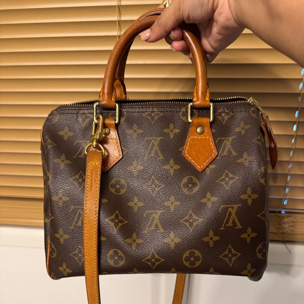 Louis Vuitton Monogram Speedy 25